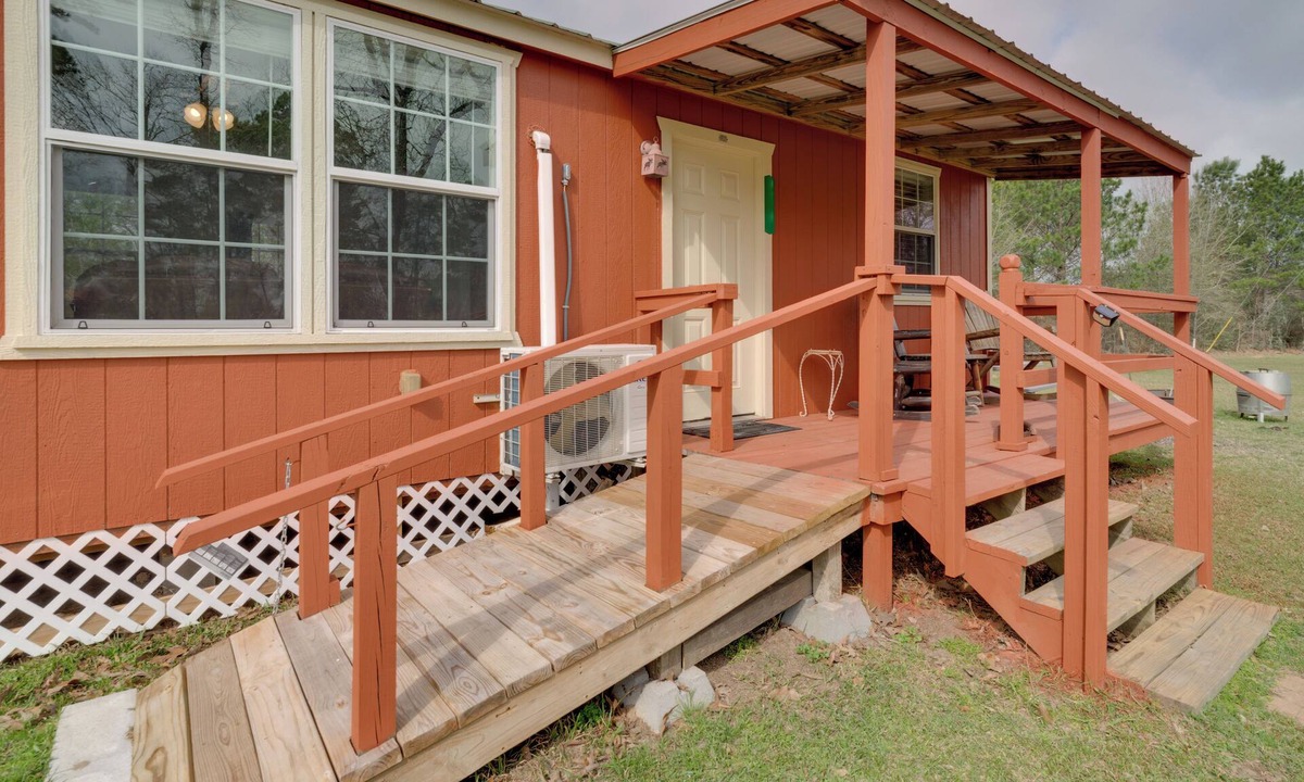 Waller Cabin | Tranquil Plantersville Cabin: Farm Animals On-Site