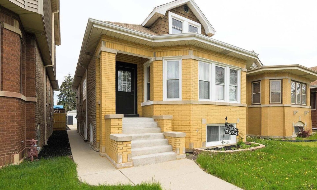 Chicago Apartment | Tranquil Portage Park Stay