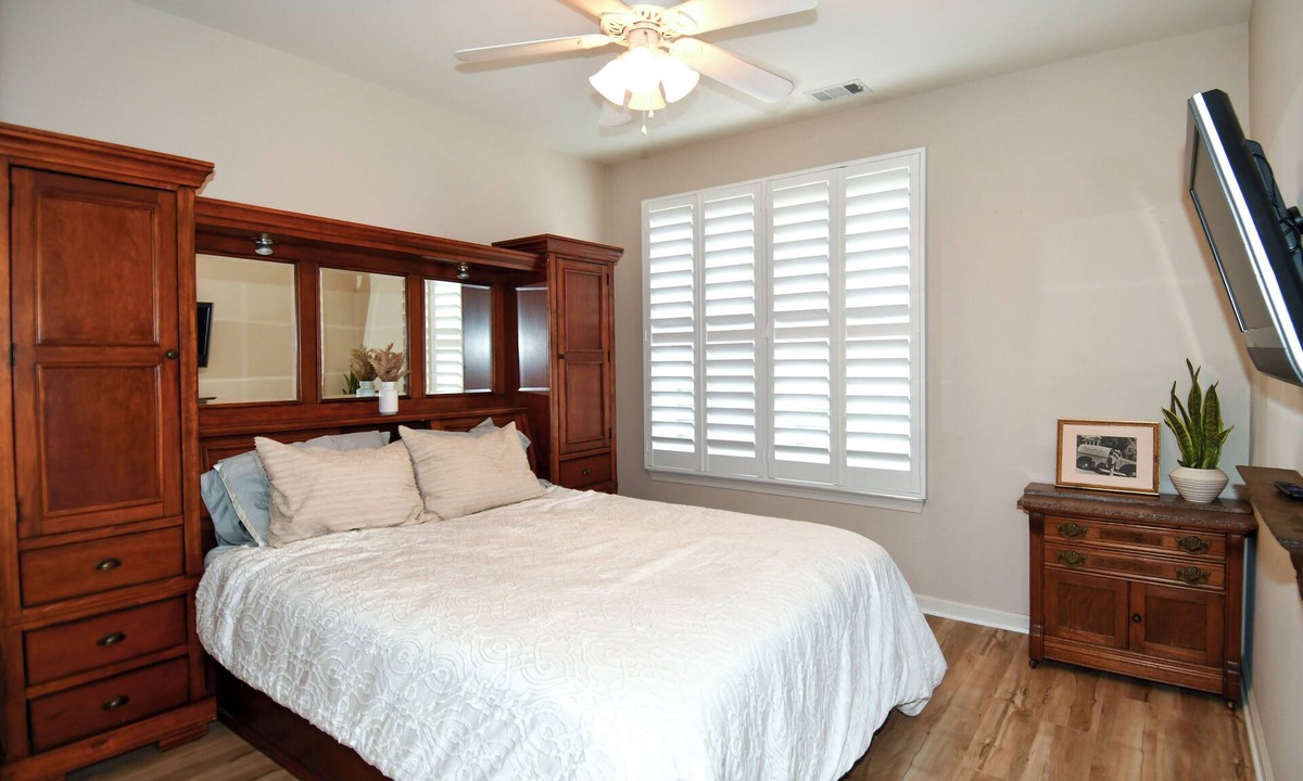 Gaithersburg Condo | Tranquil Private 1B/1BA in Condo