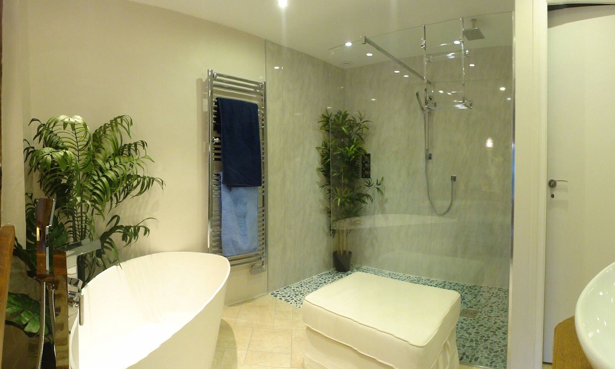 Sainte-Foy-la-Grande Bed & Breakfast | Tranquil Riverside Suite