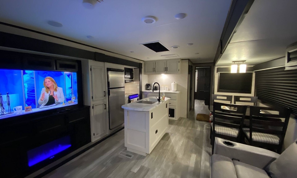 Nichols House | Tranquil, Relaxing Country Setting - 1BR RV