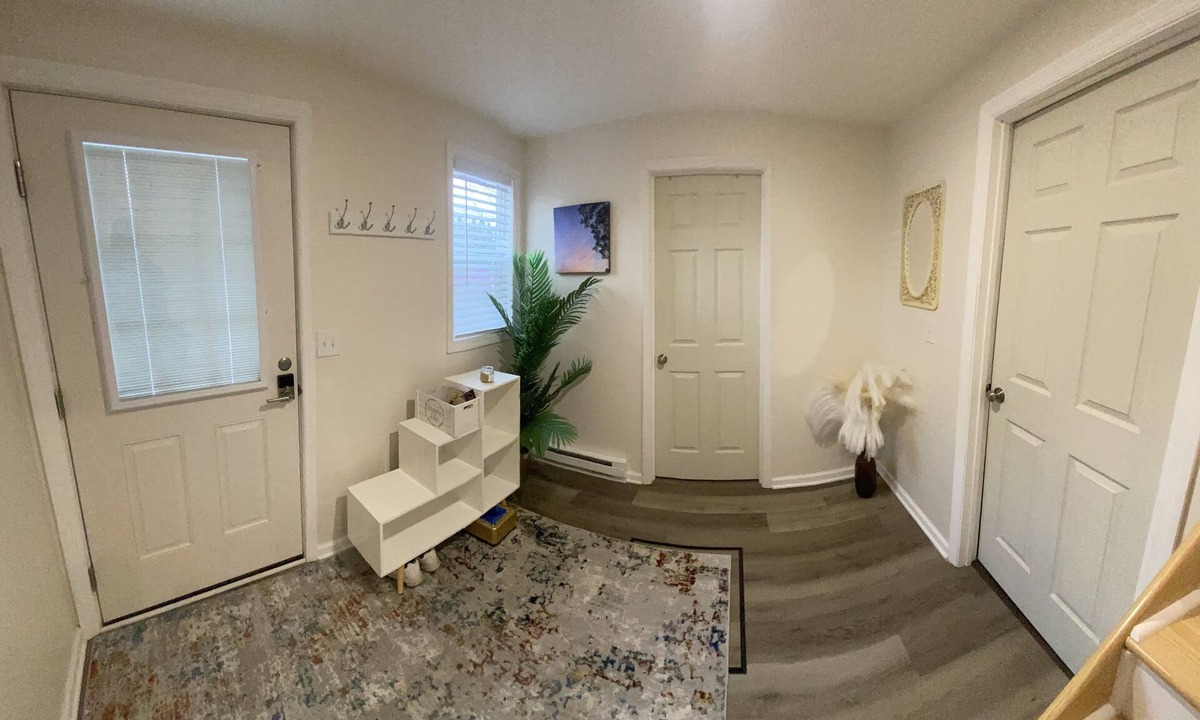 Delmar House | Tranquil Retreat - Comfort and Convenience.