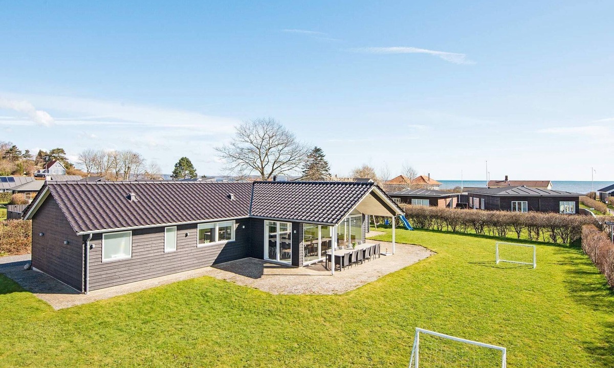 Hvidbjerg Strand House | Tranquil Retreat near Beach