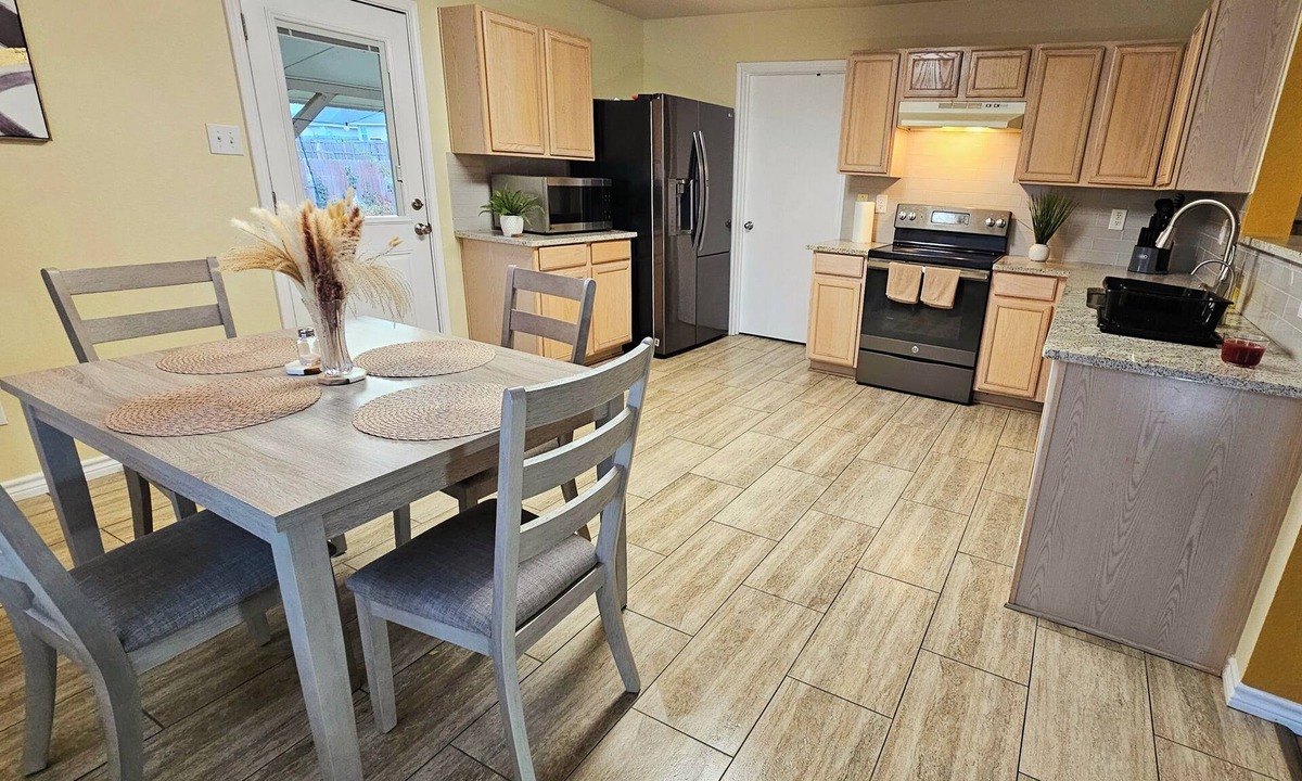 Fort Worth House | Tranquil Retreat with Community Pool & Scenic yard