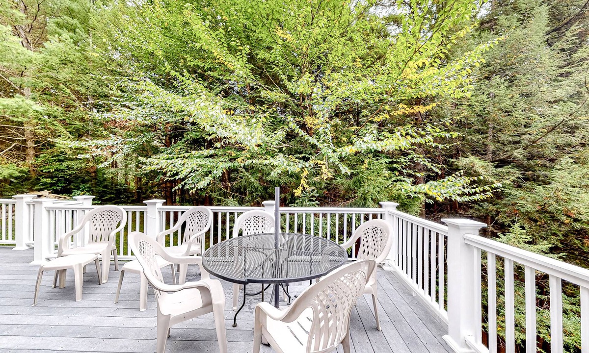 Londonderry House | Tranquil river-view home with gorgeous nature views, firepit, grill & fireplace