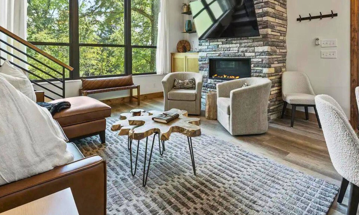 Broken Bow Cabin | Tranquil Riverside Cabin w/Fire Pit, Hot Tub