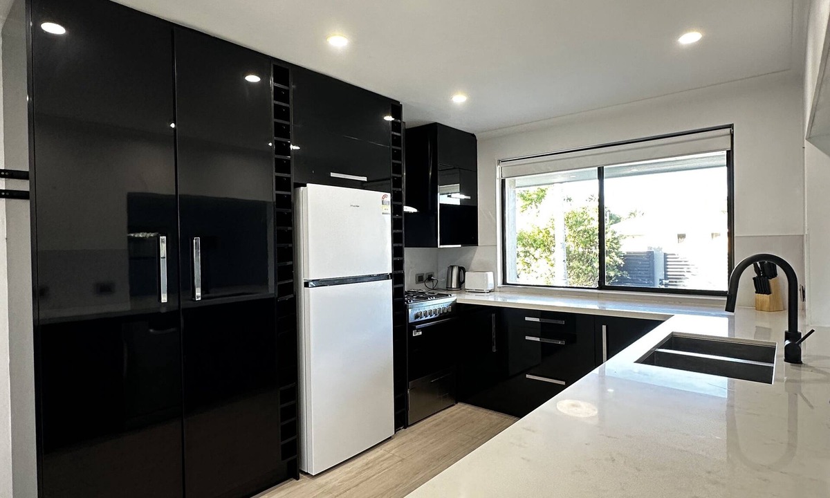 Broadbeach Waters Villa | Tranquil Scape-Villa with Pool