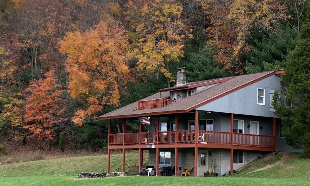 Kunkletown House | Tranquil Secluded Getaway With Spectacular Mountain Views