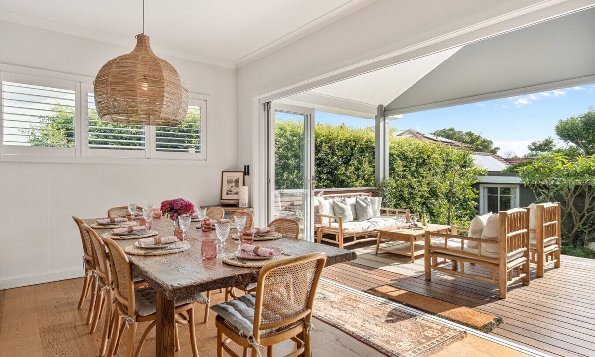 Willoughby East House | Tranquil & Spacious Parkside Retreat in Willoughby