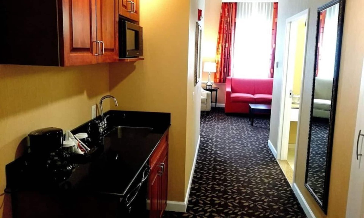 West Orange Hotel | Tranquil Stay with Gym at Wilshire Grand Hotel