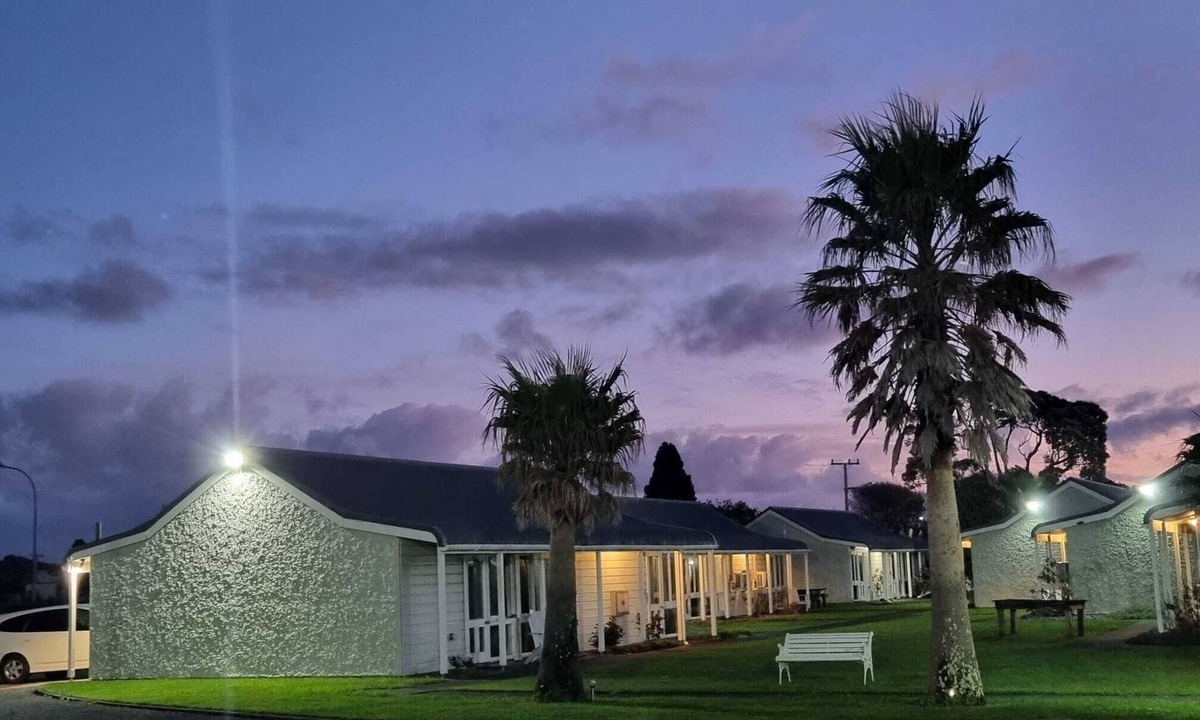 Hawera Cottage | Tranquil Stays, Hidden Away: Serene Garden Studios with Ample Parking for All