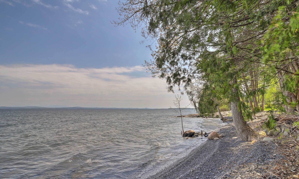 North Hero Apartment | Tranquil Studio w/Private Beach on Lake Champlain!