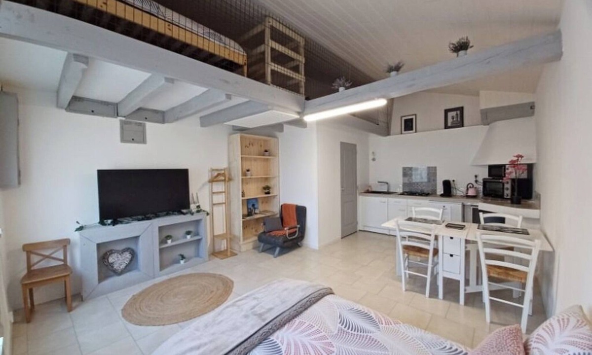 Pugnac Apartment | Tranquil studio with WiFi in charming Pugnac