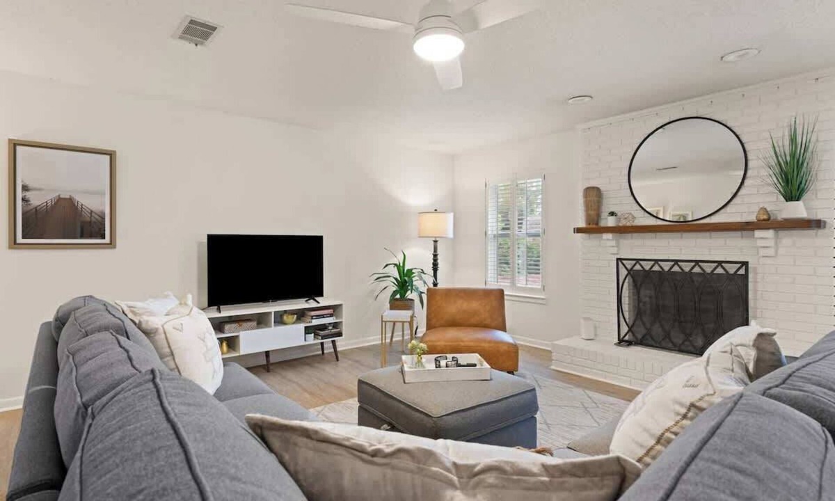 Brunswick House | Tranquil Tides Retreat - Waterfront Community