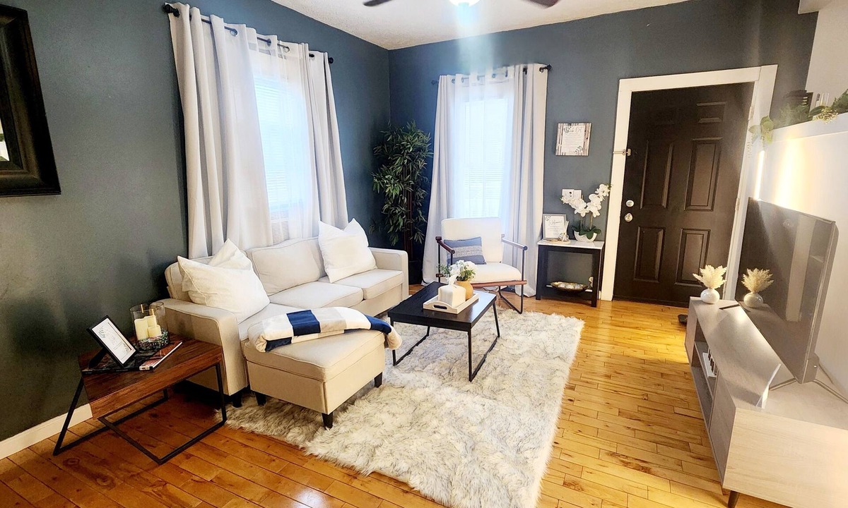 Tremont Apartment | Tranquil Tremont-Stay 3 nights & Enjoy 25% off 4th night