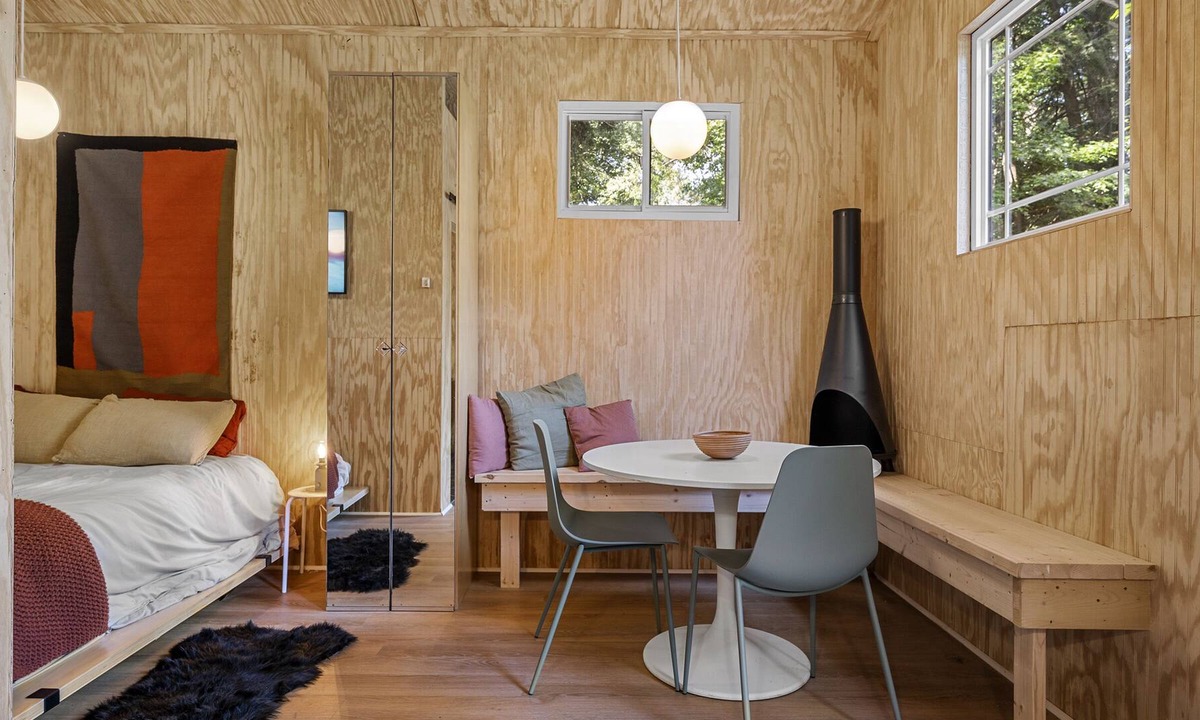 Tucker Cottage | Tranquil Tucker Midcentury Tiny home near shops