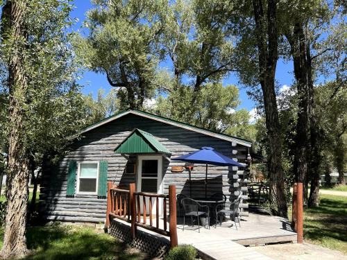 Riverside House | Tranquil Two Bedroom Cabin in Riverside, Wyoming