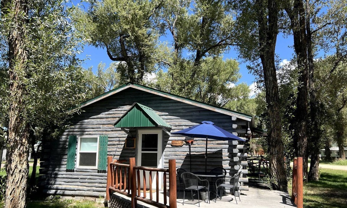 Riverside Cabin | Tranquil Two Bedroom Cabin in Riverside, Wyoming