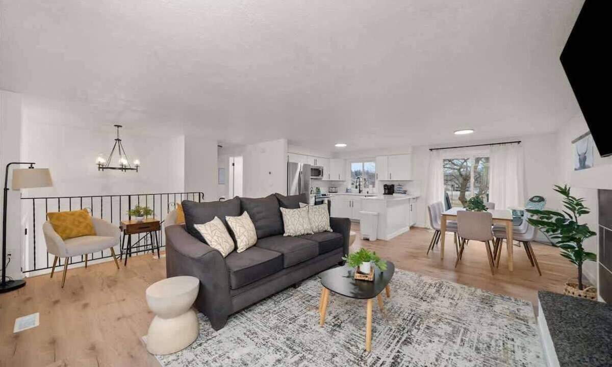 Veradale House | Tranquil Valley Home I Refreshed & Revitalized!