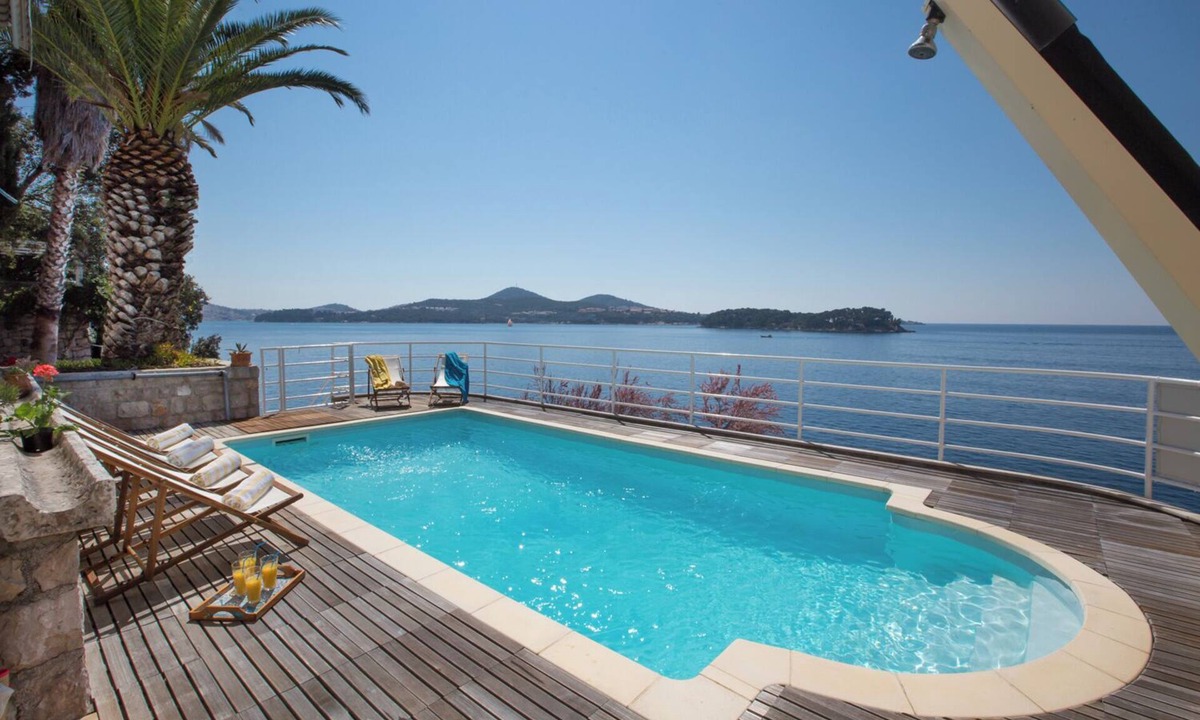 Lozica Villa | Tranquil villa with 4 bedrooms, sea access and WiFi, AC in Lozica