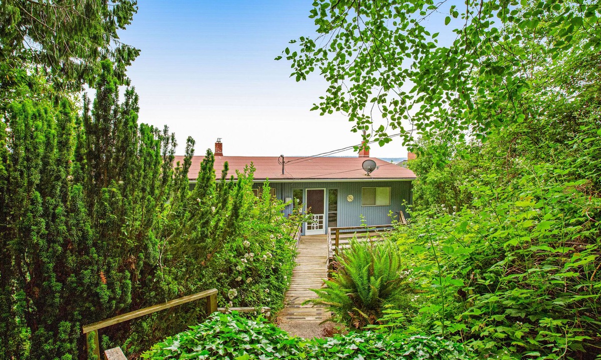 Bainbridge Island House | Tranquil waterfront getaway with inviting outdoor decks & beach access