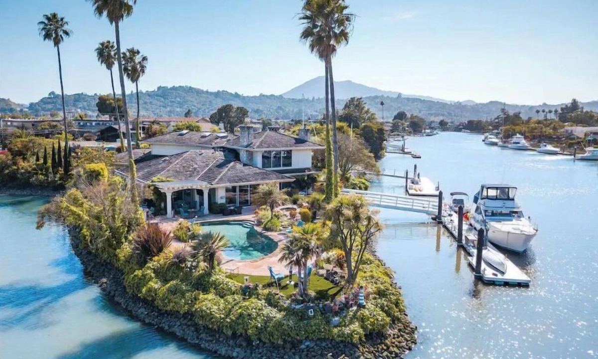 San Rafael Villa | Tranquil Waterfront Retreat Haven