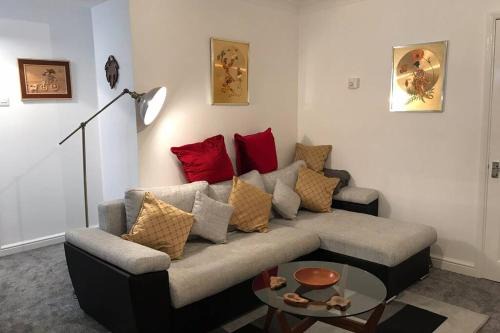 Six Bells Apartment | Tranquil Welsh Mountain Gem, Abertillery, Wales