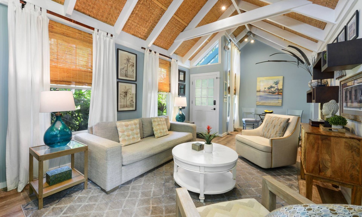 Historic Seaport Cottage | "Tranquility " At Ann Street Gardens Steps From Duval