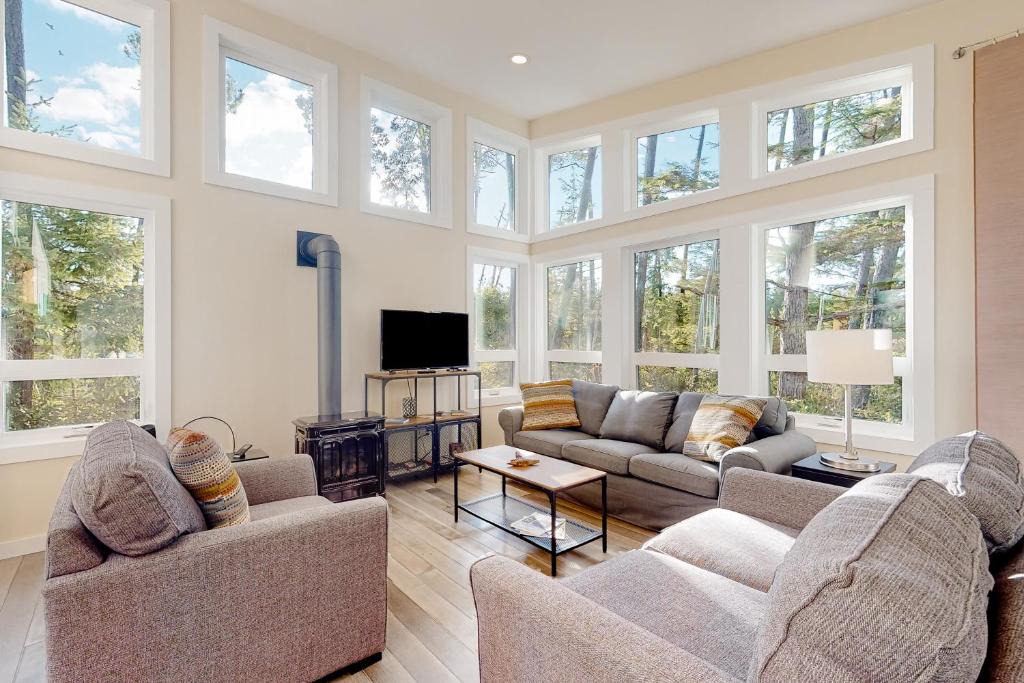 Nehalem House | Tranquility Base