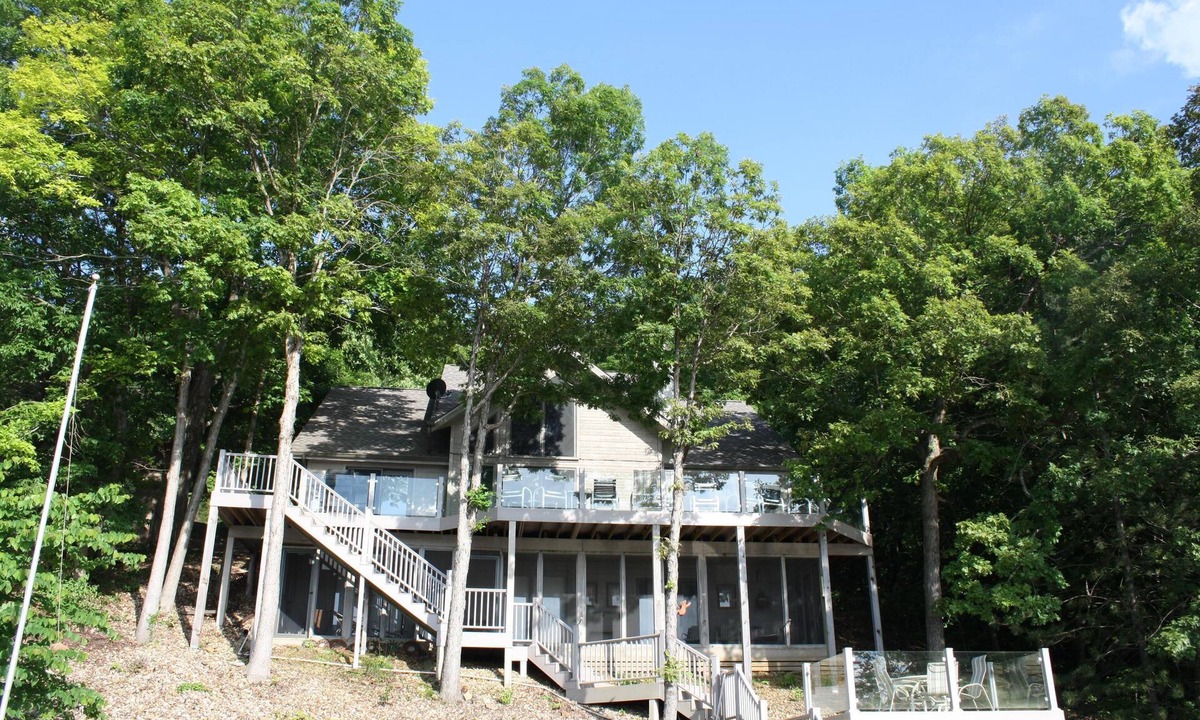 Gravois Mills House | Tranquility-Lakefront 4 Bdrm w/Huge Dock Ozarks Raceway 6.4, The Loop 8.2 miles