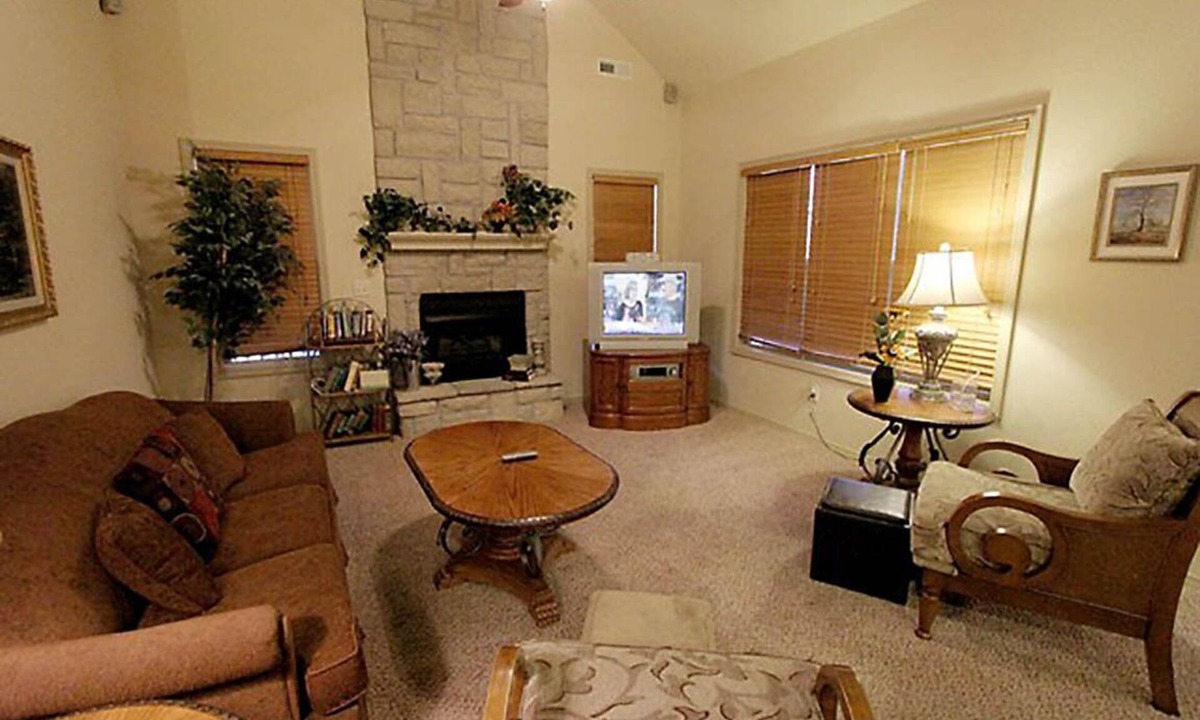 Branson West Hotel | Tranquility Place 3 Bedroom Villa by RedAwning