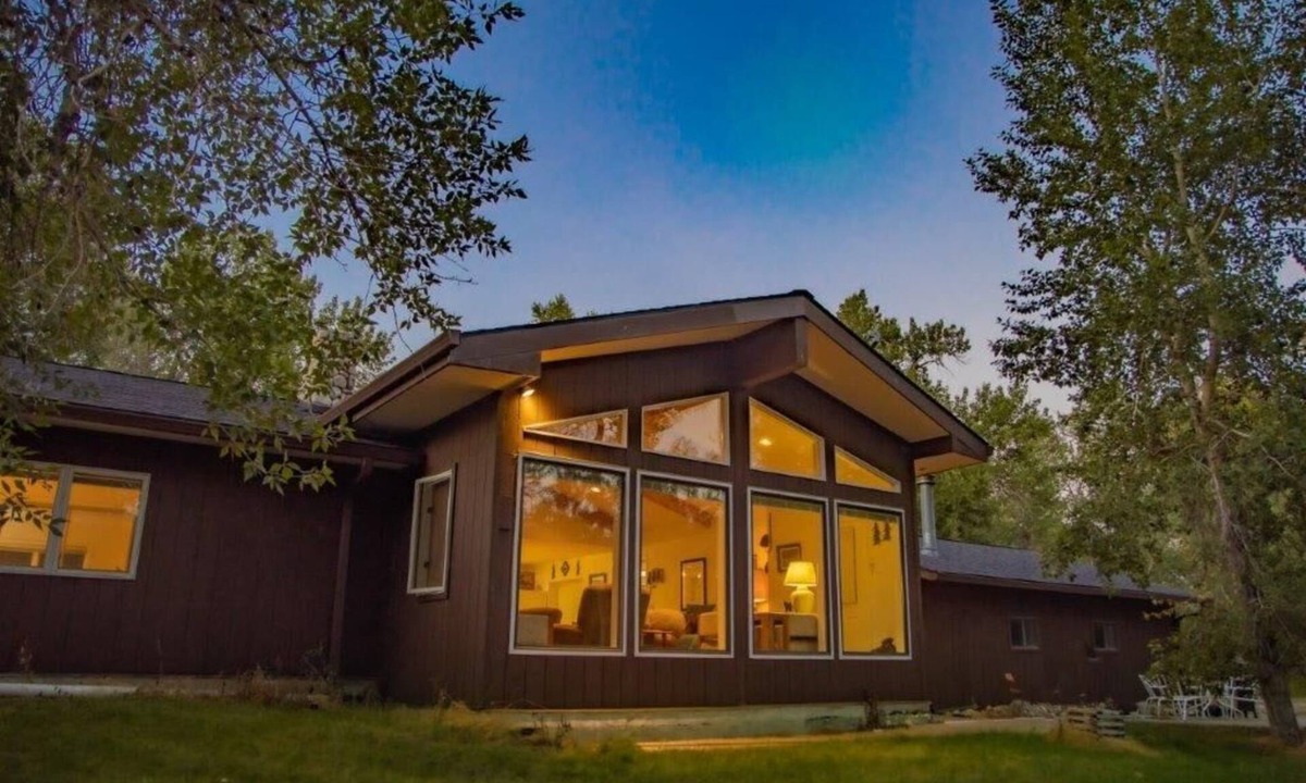 Red Lodge House | Tranquility- Rural Cabin