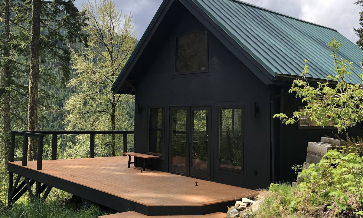 Marblemount Cabin | Tranquility View - Off Grid Scandinavian Luxury