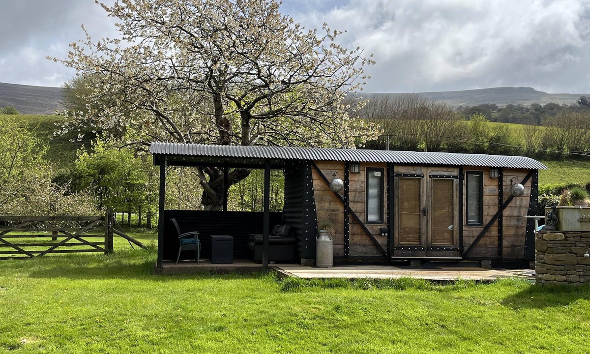 Cwmdu Cabin | Transformed Railway Wagon- Sleeps2-Garden-Firepit