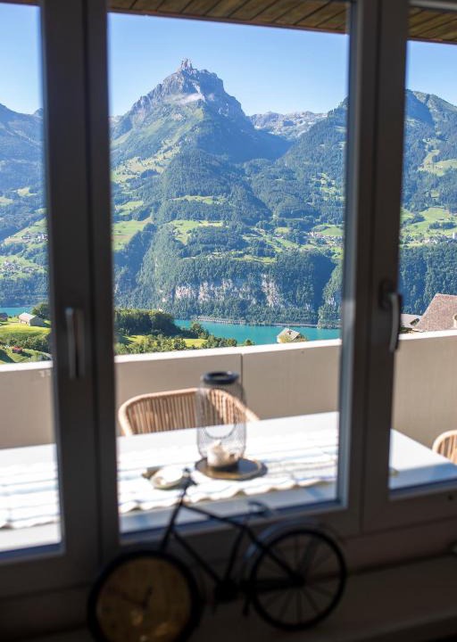 Amden Apartment | Traumhafte Sonnenresidenz mit Berg- und Seeblick