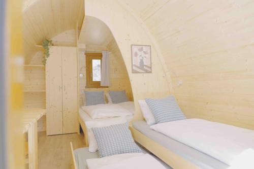 Alpnach Other | Traumhaftes Bungalow mit Seesicht - ohne privates WC und aktuell ohne Terrasse