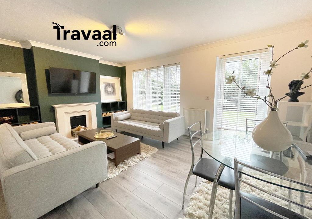 Fleet Apartment | Travaal - 2 Bed Serviced Apartment Fleet