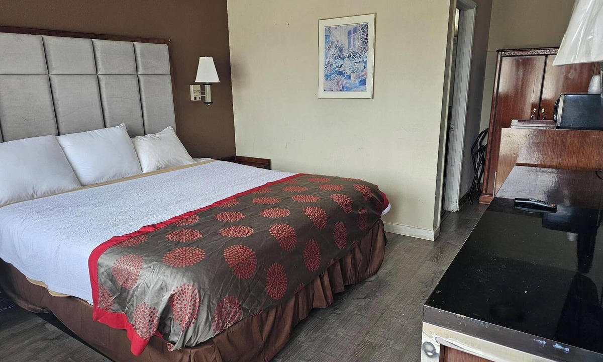 South Central Omaha Hotel | Travel Inn By OYO Omaha