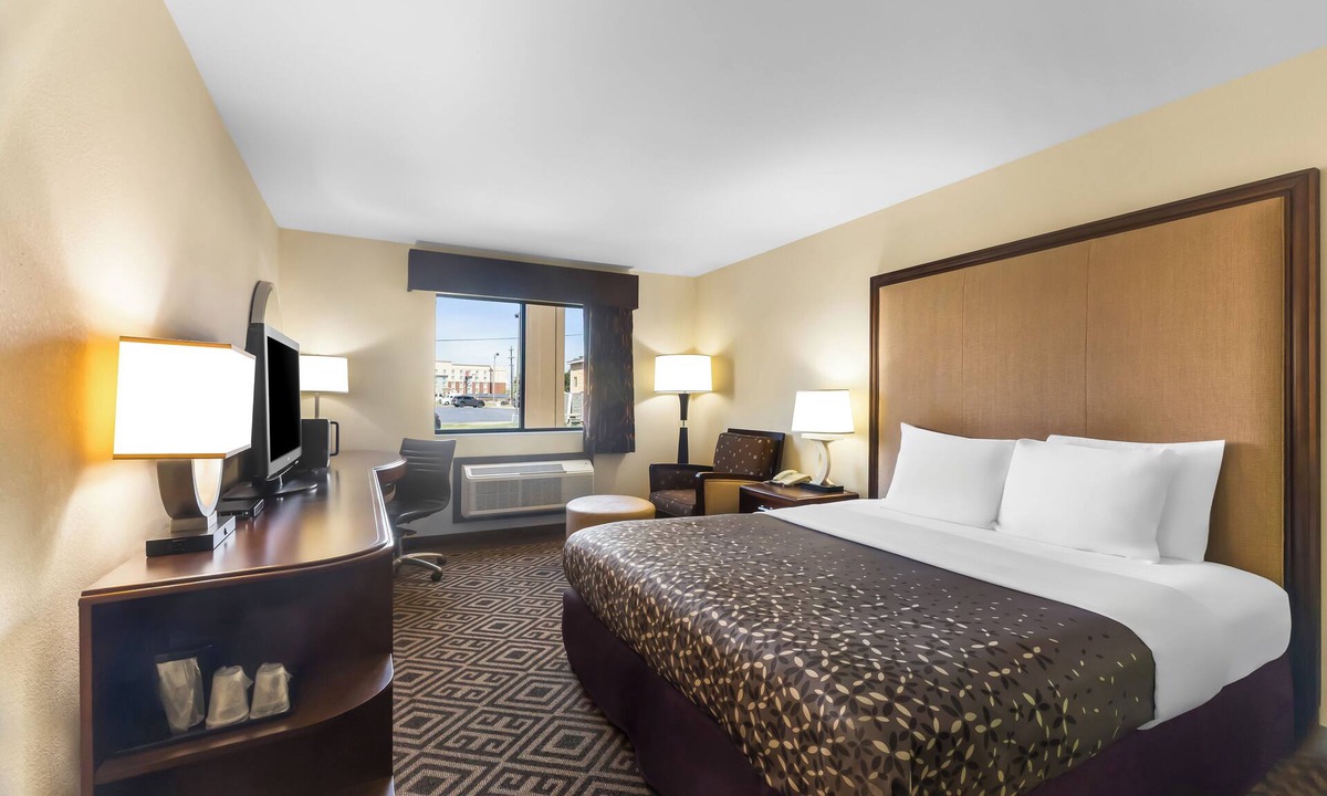 Miner Hotel | Travel Inn & Suites - Sikeston/Miner (i-55 Exit-67)