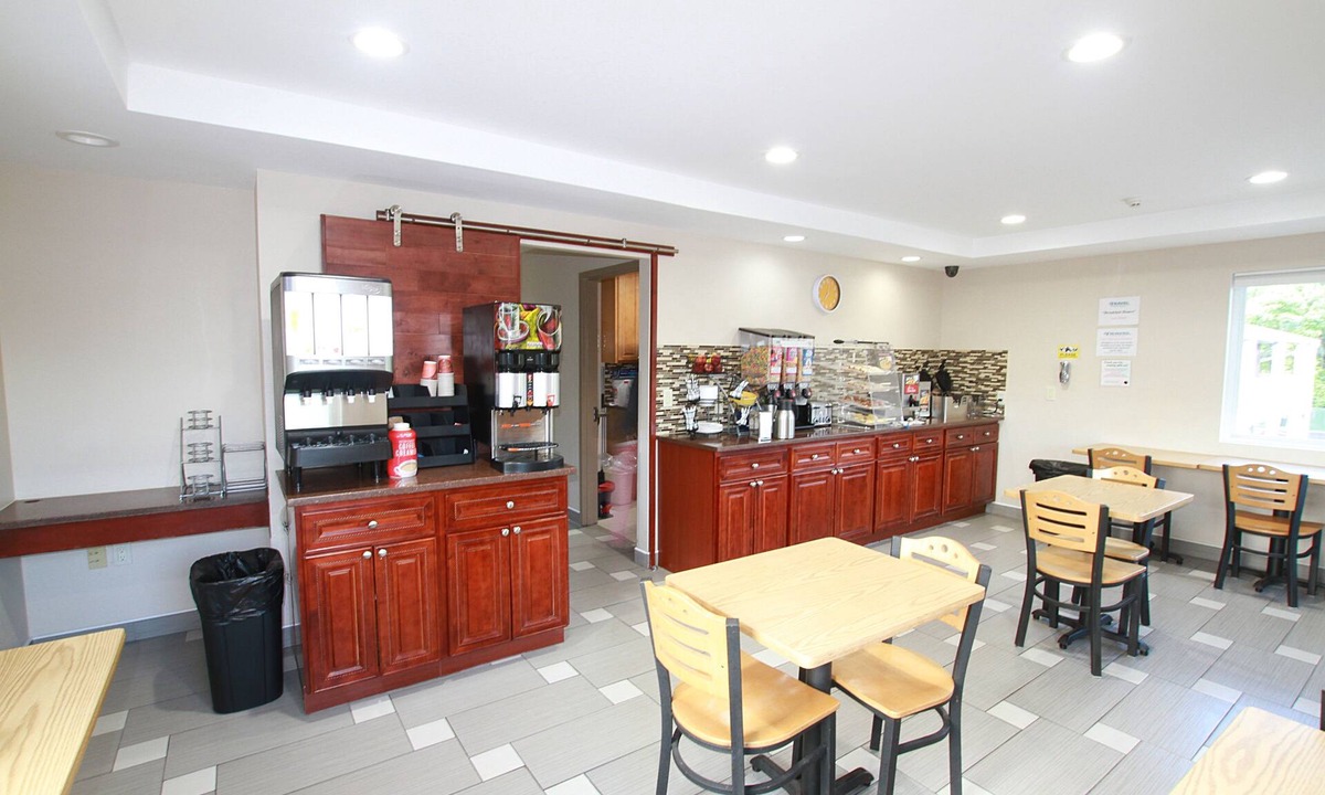 Three Bridges Hotel | Travel Inn & Suites