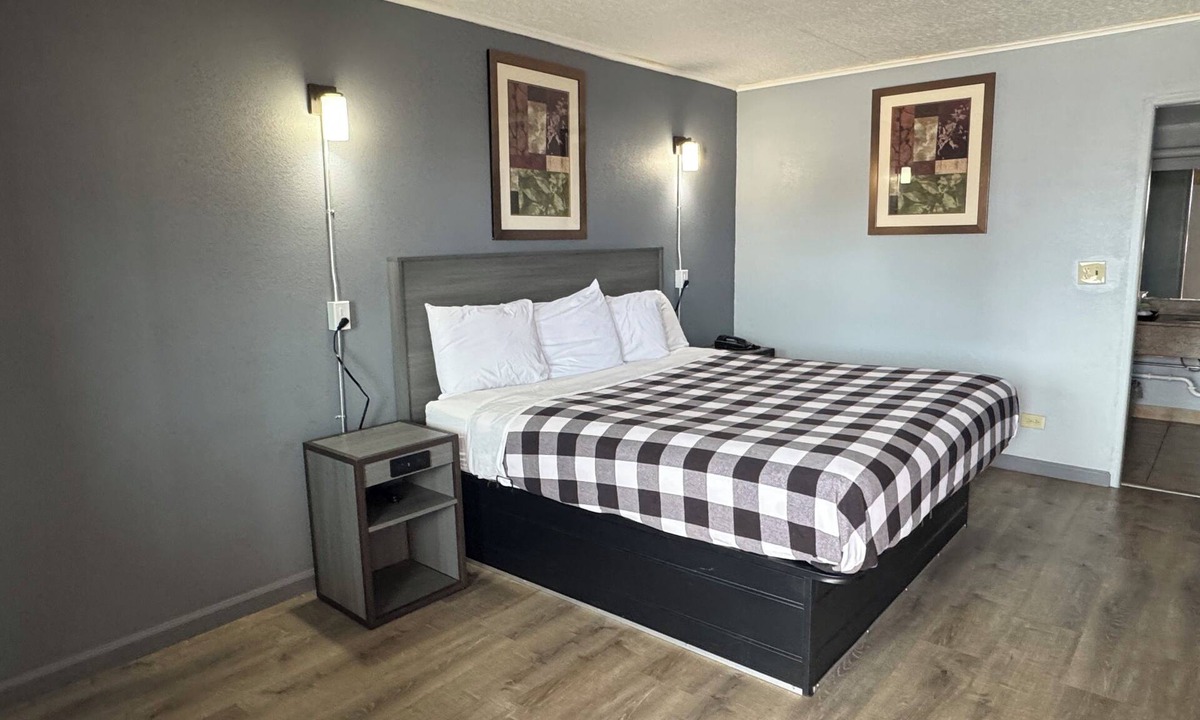 Broadview Hotel | Travel Inn