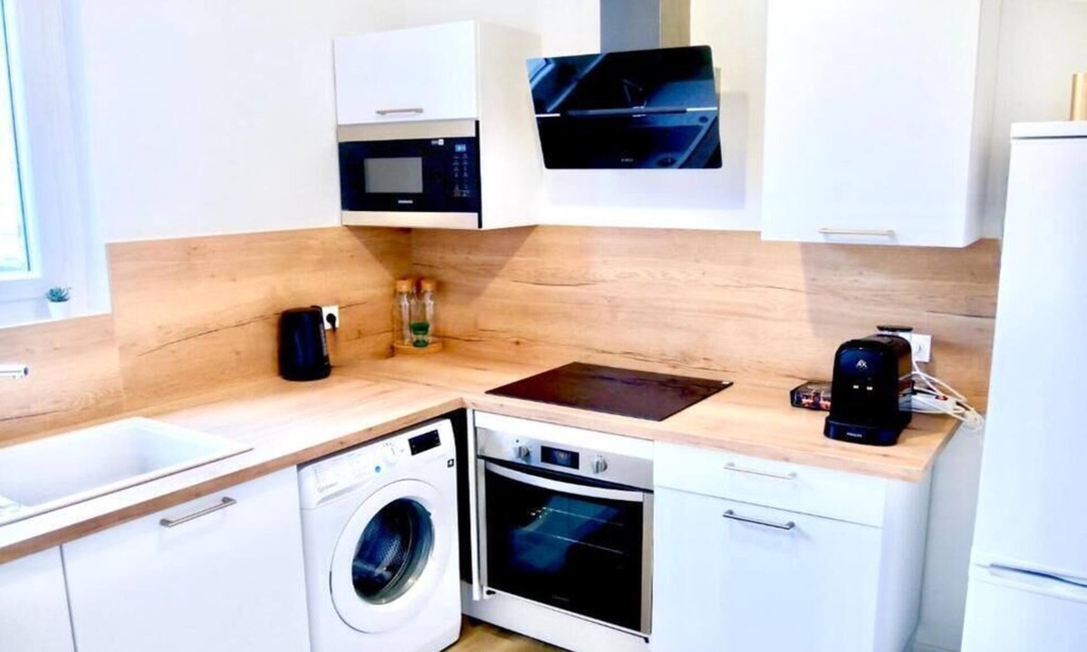 Sens Bed & Breakfast | Travel Paris Shared Accommodation