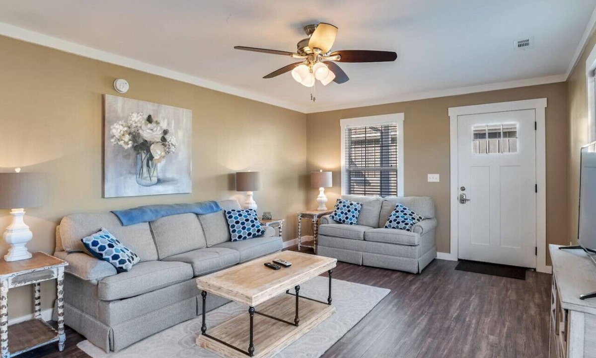 Fairview Apartment | Traveler`s Fairview Haven