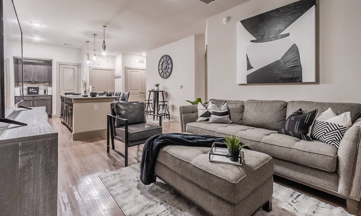 Farmers Branch Apartment | Traveler's Paradise Lux Apt w/ Backyard + more!