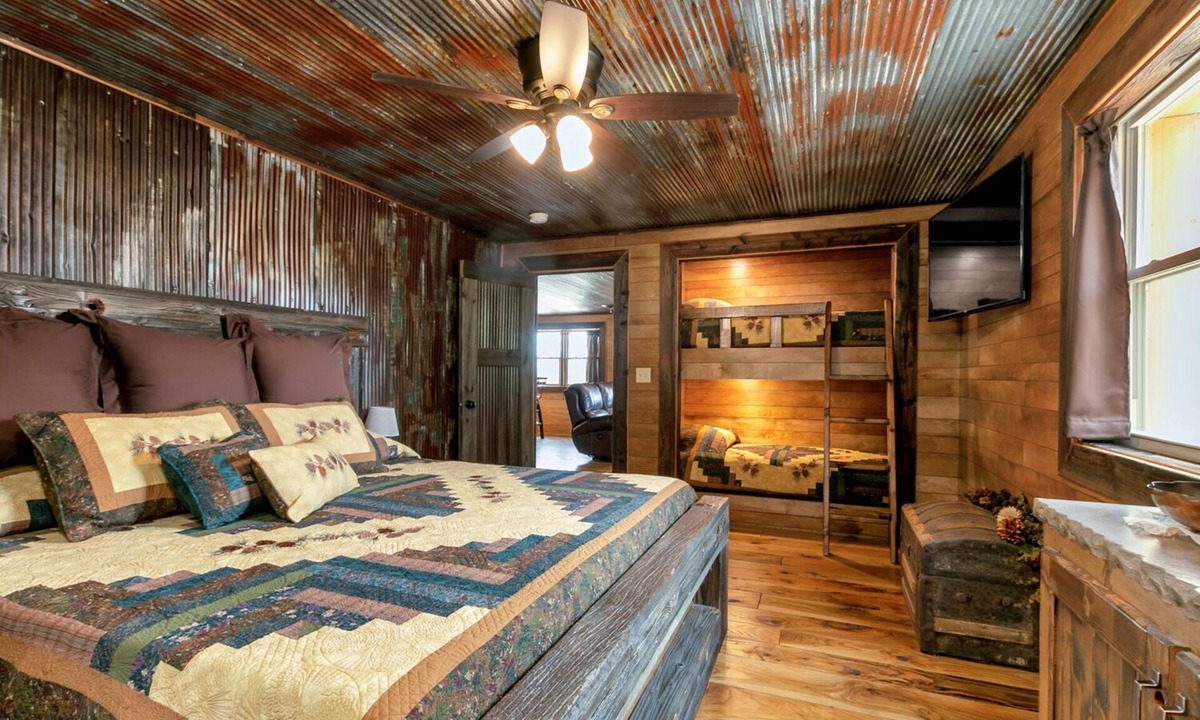 Grandview Plaza Apartment | Traveler Suite 2 Bed 2 Bath Apt.