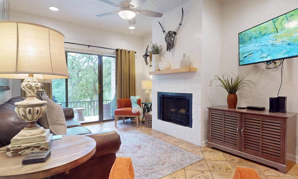 New Braunfels Condo | Travelers Delight on the Comal River! CW C112 : Free Tubes with Rental!