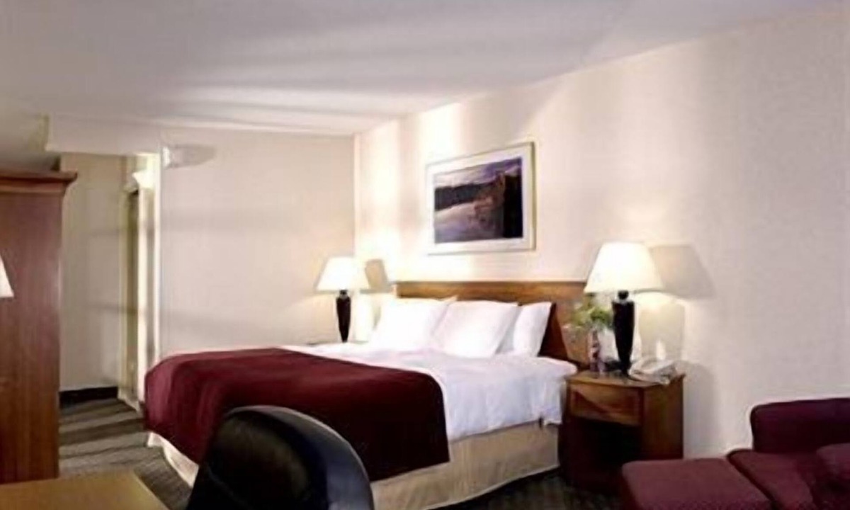Town of Sharon Hotel | Travelers Inn