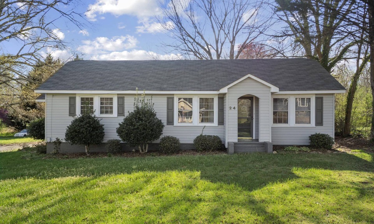 Travelers Rest House | Travelers Rest Pet-Friendly 3BR, Porch & Grill