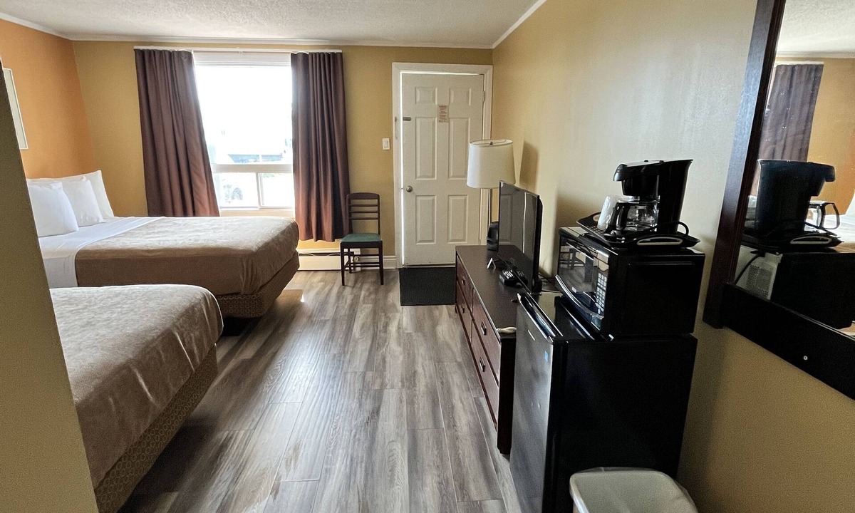 Laurentian Valley Hotel | Travellers Inn Pembroke