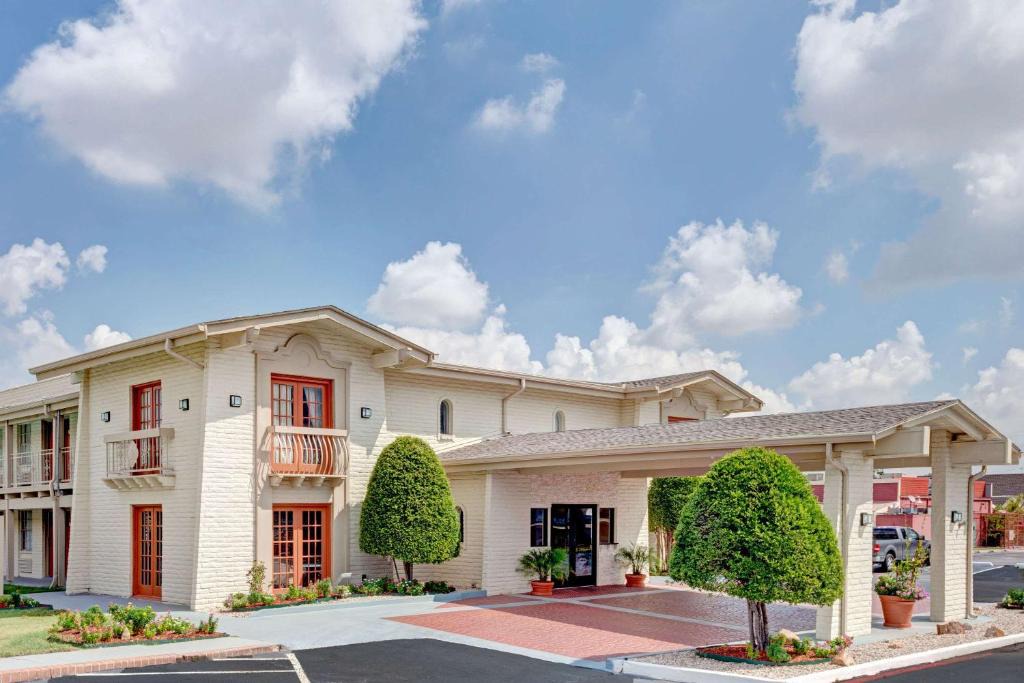 North Richland Hills Hotel | Travelodge by Wyndham North Richland Hills/Dallas/Ft Worth